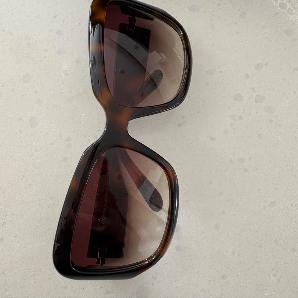 Oliver Peoples Athena Tortoiseshell Sunglasses with Brown Gradient Lenses - Picture 7 of 8